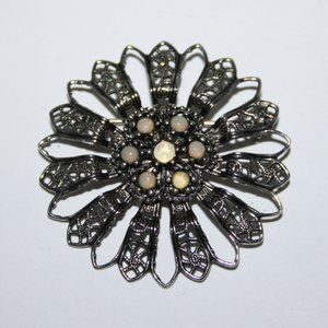 Vintage silver flower brooch